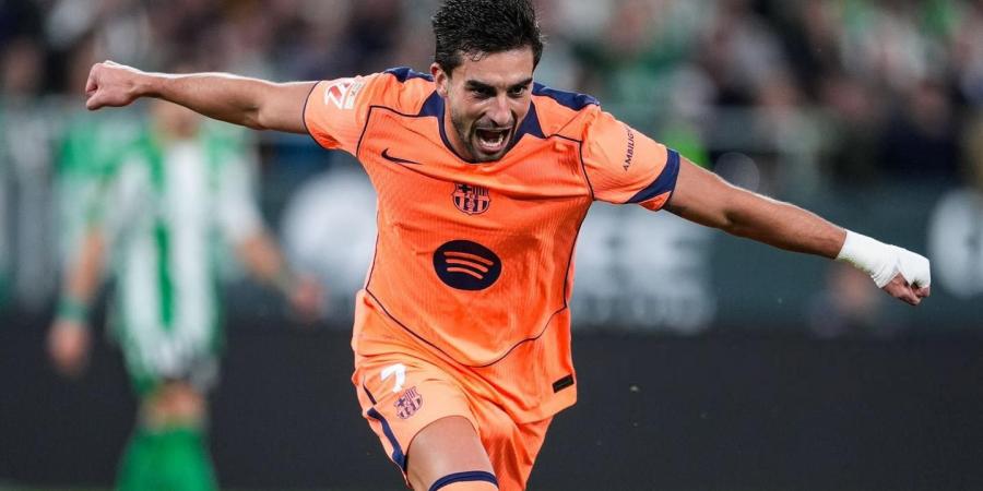 برشلونة يفوز 5-3 على ريال بيتيس ويواصل الصدارة في الدوري الإسباني