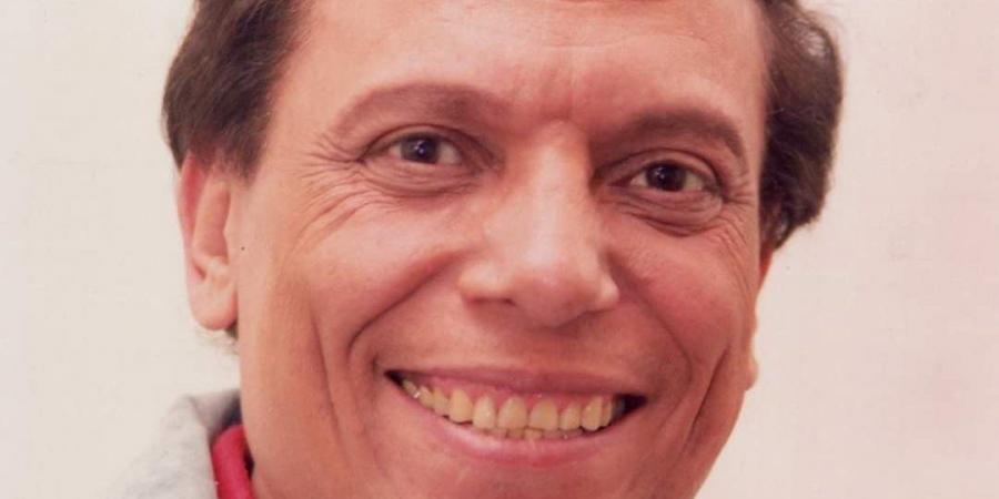 حكاية عمل إنساني تسبب في حدوث نقلة نوعية بتاريخ عادل إمام الفني