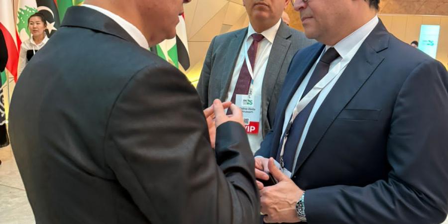 وزيرا الثقافة المصري والفلسطيني يلتقيان في باكو ضمن فعاليات أسبوع الإبداع 2025