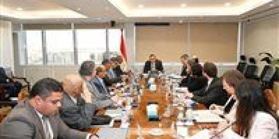 721 مليون يورو.. وزير الإسكان يستعرض مع بنك الاستثمار الأوروبي موقف المشروعات المشتركة وفرص التعاون الجديد