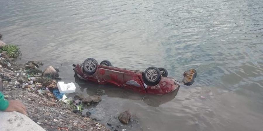 مصرع وإصابة 5 أشخاص إثر انقلاب سيارة ملاكي بترعة المحمودية