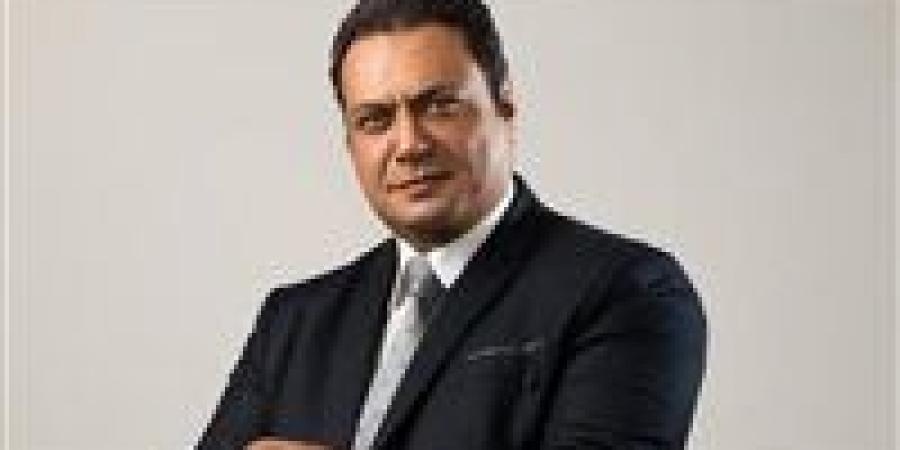 النيابة تحقق في اتهام الفنان مراد مكرم لشخصين بالإساءة له عبر وسائل التواصل