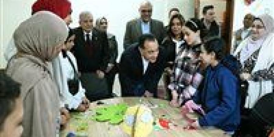 رئيس الوزراء: الحكومة تضع التعليم والصحة وتحسين خدمات المواطن أولوية حاليا