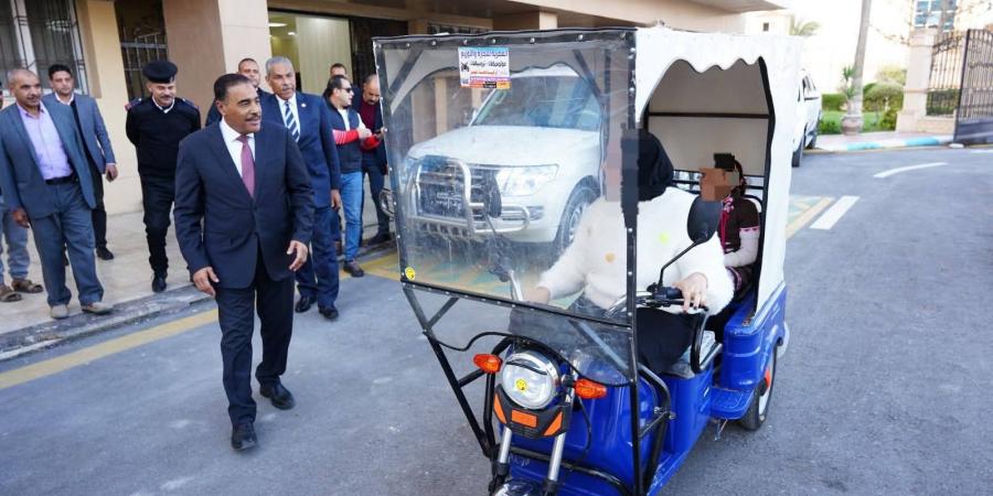 محافظ
      مطروح
      يهدي
      أسكوتر
      كهربائي
      لمواطنة
      تعانى
      ابنتها
      من
      سرطان
      بالعظم
      وبتر
      بالقدم
      اليمني