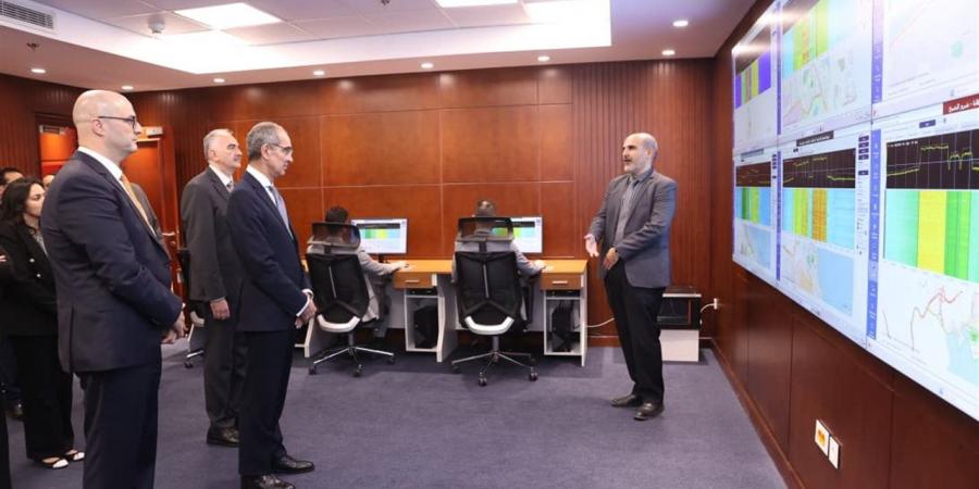 وزير
      الاتصالات
      يفتتح
      مقر
      مركز
      مراقبة
      الطيف
      الترددي
      بالجيزة