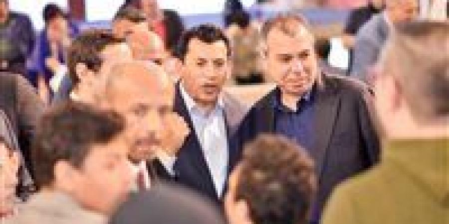 أشرف
      حلمي
      يشكر
      وزير
      الرياضة
      بعد
      إنجاز
      منتخب
      تنس
      الطاولة