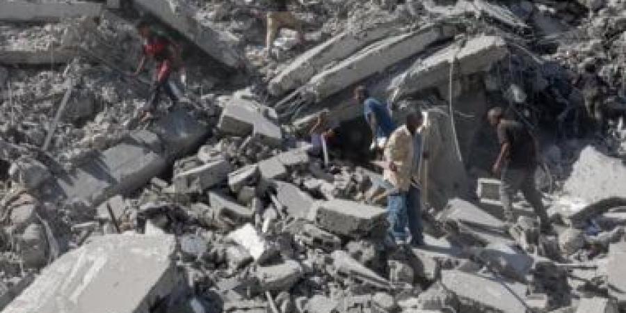 عشرات المستوطنين يقتحمون قطاع غزة ويرفعون علم الاحتلال