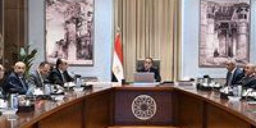 رئيس
      الوزراء
      يتابع
      الموقف
      التنفيذي
      لمشروعات
      تطوير
      قطاع
      الغزل
      والنسيج