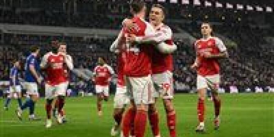 العودة
      للصدارة:
      أرسنال
      يفوز
      على
      إيفرتون
      بهدف
      نظيف
      في
      الدوري
      الإنجليزي
      الممتاز