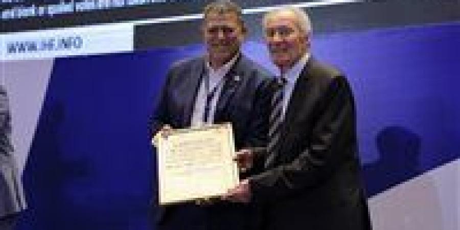 الاتحاد
      الدولي
      لكرة
      اليد
      يكرم
      مصر
      لتنظيم
      البطولات
      العالمية
      باحترافية