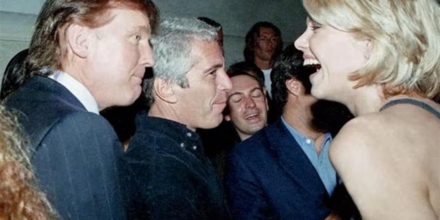 العدل
      الأمريكية:
      حذف
      الصور
      من
      ملفات
      إبستين
      "لا
      علاقة
      له
      بترامب"