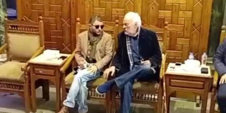 الحزن
      يسيطر
      على
      عمر
      ابن
      سمية
      الألفي
      في
      عزاءها..
      وأحمد
      الفيشاوي
      لا
      أثر
      له