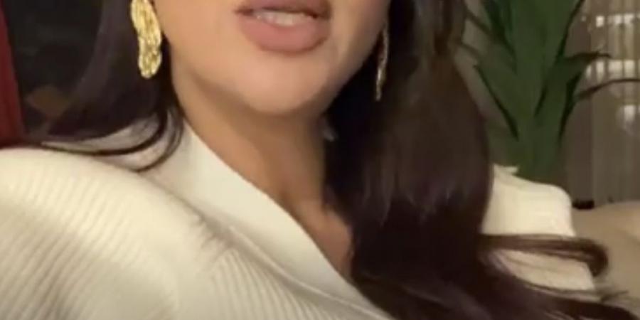 رضوى
      الشربيني:
      ياسمين
      عبد
      العزيز
      عشرة
      عمري..
      ومش
      بلبس
      كعب
      عالي
      بسبب
      حادثة