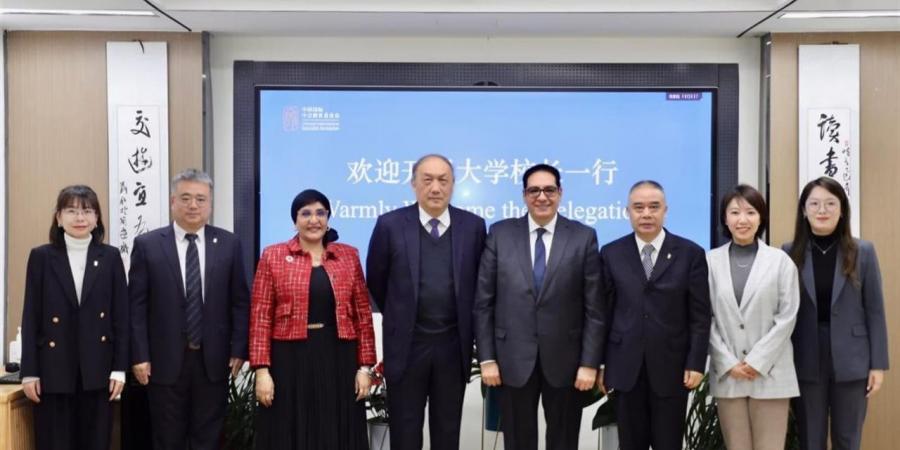 رئيس
      جامعة
      القاهرة
      يجري
      سلسلة
      لقاءات
      رفيعة
      المستوى
      بالصين