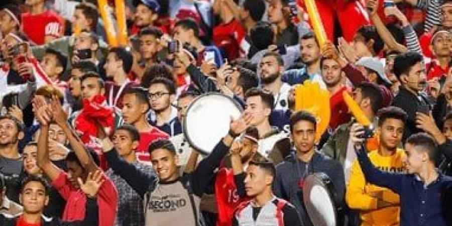 الجماهير تؤازر منتخب مصر باستاد أدرار قبل مواجهة زيمبابوى.. فيديو
