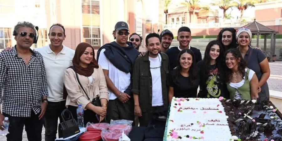 تيا
      توافق
      على
      الارتباط
      بأدهم
      في
      الحلقة
      الـ11
      من
      «ميد
      ترم»
      وتطورات
      درامية
      جديدة
      تشعل
      الأحداث