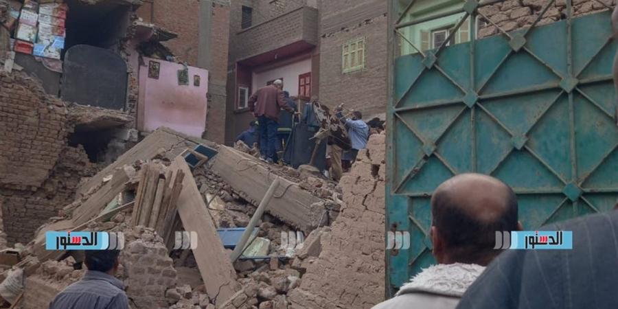 إنقاذ
      4
      أشخاص
      والبحث
      عن
      ناجين
      أسفل
      الأنقاض..
      آخر
      تطورات
      انهيار
      منزلين
      بأسيوط