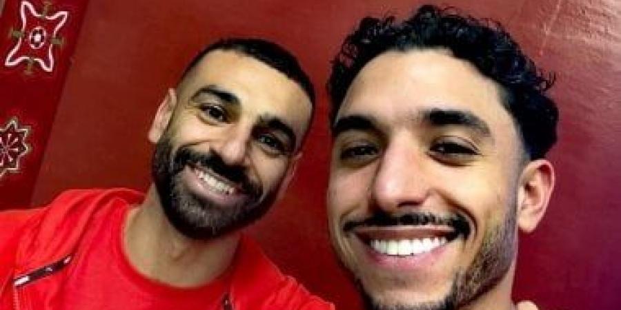 محمد صلاح ينشر سيلفى فوز منتخب مصر على زيمبابوى مع عمر مرموش