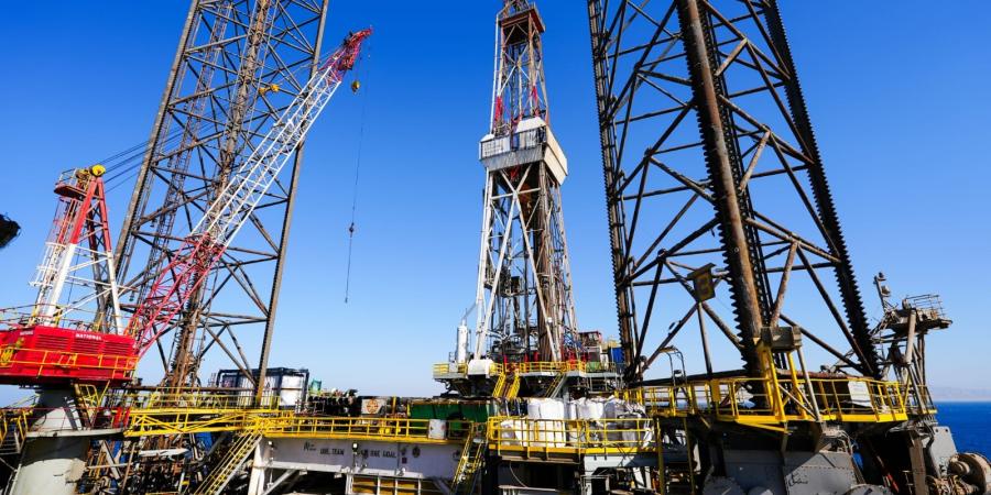 البترول:
      بدء
      تنفيذ
      البرنامج
      الجديد
      لـ
      إيني
      يعكس
      الثقة
      من
      أكبر
      مستثمر
      بقطاع
      الطاقة