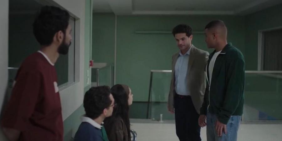 باستثناءات
      إنسانية..
      عمرو
      صالح
      دكتور
      جامعي
      حازم
      في
      مسلسل
      ميدترم