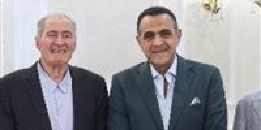 طارق
      حسين
      يهنئ
      حسن
      مصطفى
      بفوزه
      برئاسة
      الاتحاد
      الدولي
      لكرة
      اليد