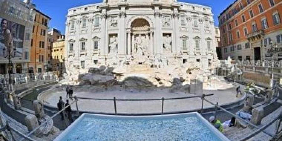 70 ألف شخص يوميا.. روما تفرض رسوما لزيارة نافورة تريفى التاريخية