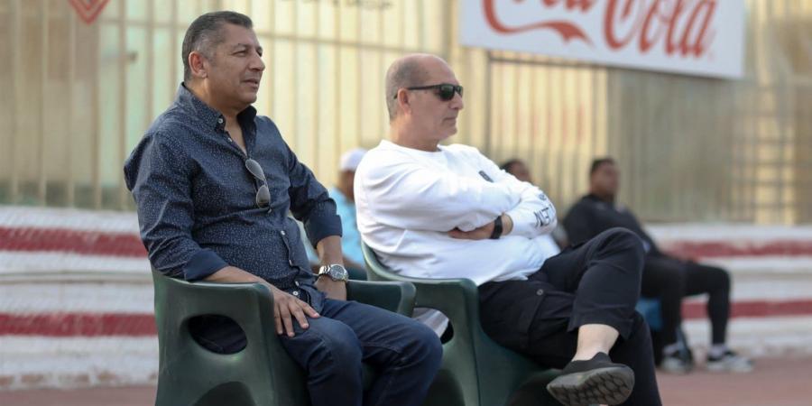 انقسام
      داخل
      نادي
      الزمالك
      حول
      رحيل
      بدر
      حامد
      واتجاه
      لإقالة
      رئيس
      قطاع
      البراعم
      (خاص)