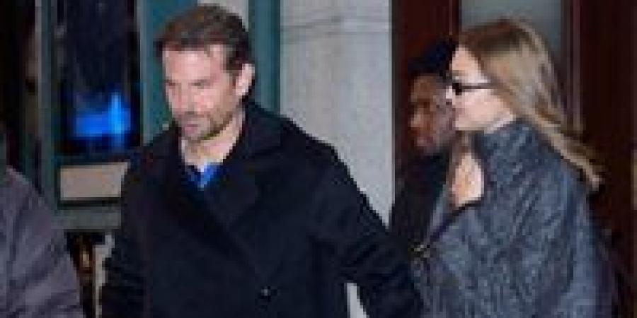 زفاف
      جيجي
      حديد
      وبرادلي
      كوبر
      في
      2026