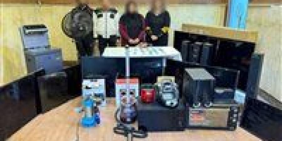 بحوزتهم
      18
      بطاقة
      دفع
      الكتروني..
      سقوط
      أخطر
      تشكيل
      عصابى
      لسرقة
      المواطنين
      بالقاهرة