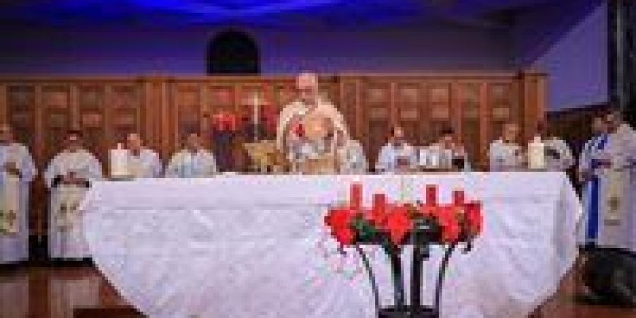 رئيس
      الأساقفة
      مصليًا
      لمصر:
      نصلي
      أن
      يمنح
      الله
      بلادنا
      سلامًا
      وبركات