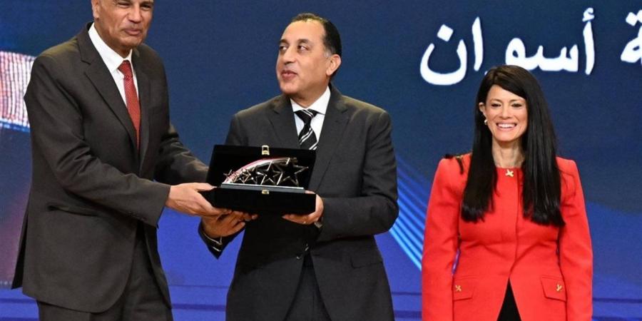 محافظ أسوان: فوزنا بـ4 جوائز "تميز حكومي" يعكس نجاح التطوير والتحديث
