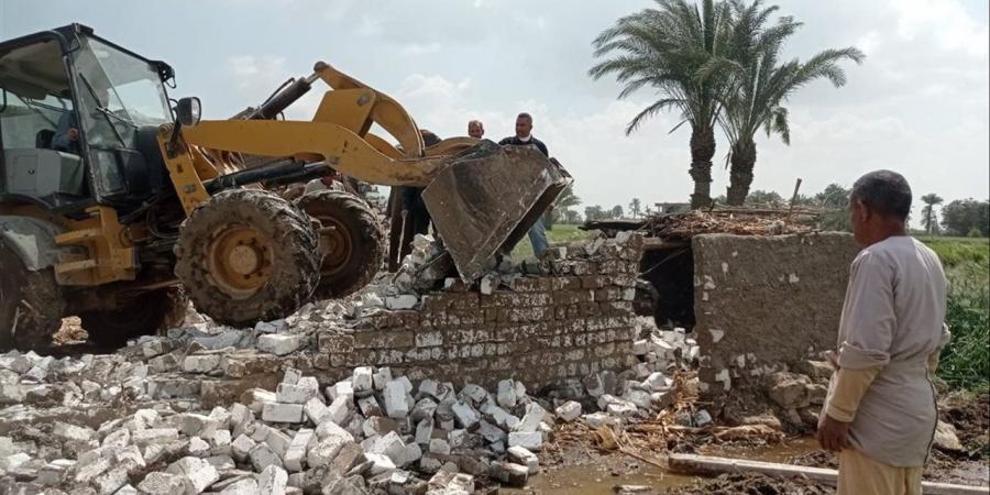 إزالة 11 حالة تعدٍ وإيقاف أعمال بناء مخالف بالمنيا
