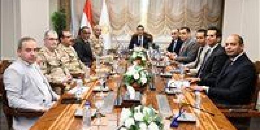 وزير الشباب والرياضة يناقش مشروع الجينوم الرياضي لتطوير الأبطال