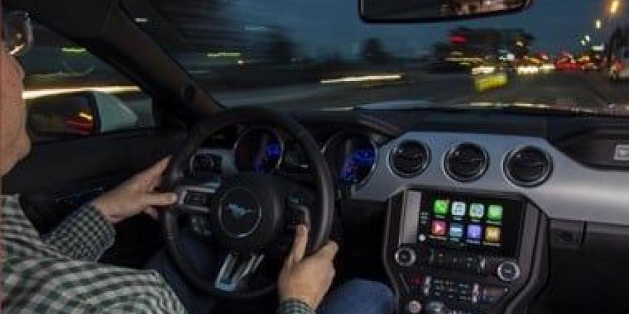 واتساب يطور تطبيق مخصص لـCarPlay.. اعرف التفاصيل
