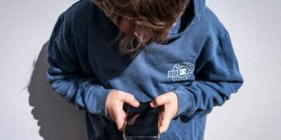 أطفال أستراليا في مواجهة منصات التواصل: معركة الامتثال الرقمى