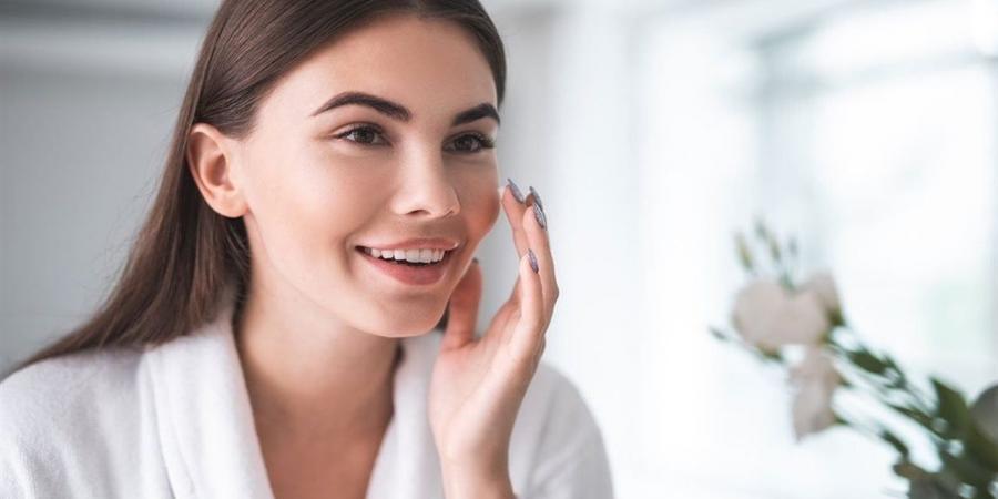 12 طريقة لإبطاء شيخوخة الوجه.. استراتيجيات فعّالة للحفاظ على بشرة شابة