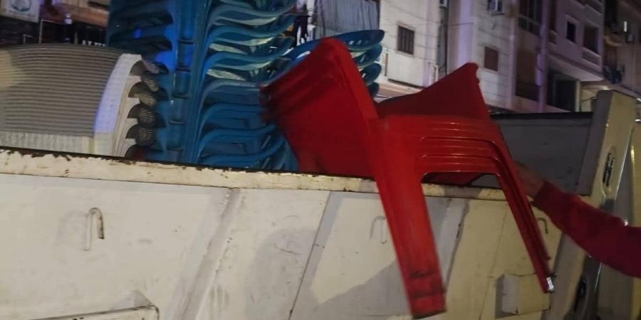 حملات مكثفة بدمنهور تعيد الانضباط للشوارع.. رفع 261 إشغال طريق وتحقيق سيولة مرورية "صور"