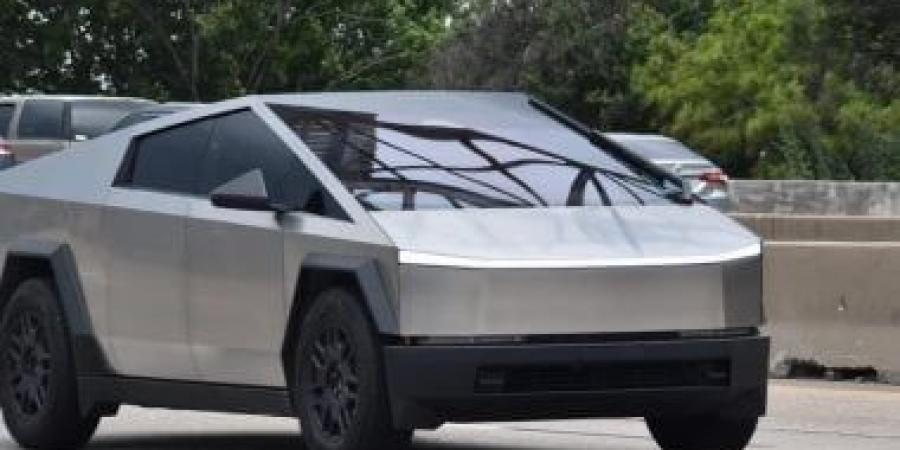 تحكم بشري عن بُعد في سيارات تسلا يثير الجدل