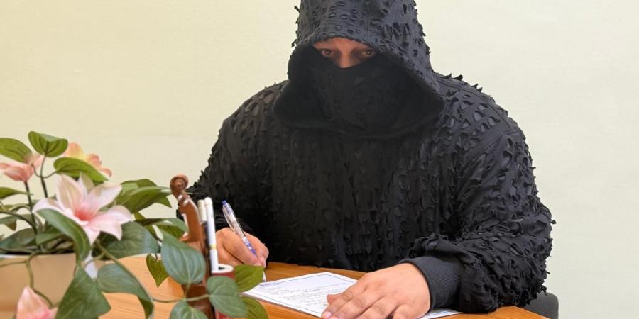 مطرب القناع كابوتشي يشعل الساحة الغنائية بالتعاون مع ريتشارد الحاج