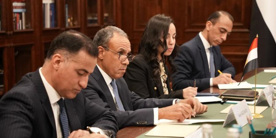 وزير الخارجية يلتقي سكرتير مجلس الأمن القومي الروسي