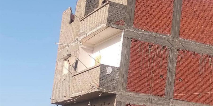 حي شرق الإسكندرية يوقف بناء مخالف ويكثف أعمال صيانة الإنارة وترشيد الكهرباء