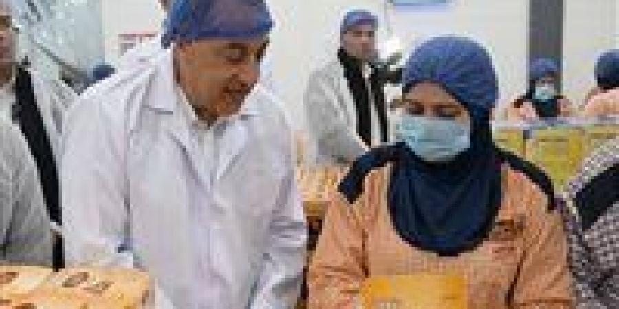 رئيس الوزراء يتفقد شركة «الطحان» المتخصصة في تصنيع وتعبئة التمور