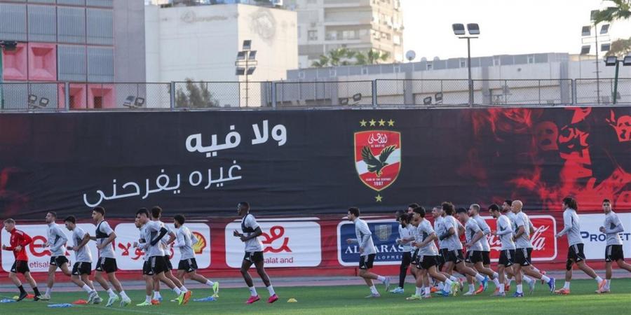 أول العائدين.. الأهلي يقترب من استعادة لاعبه المُعار