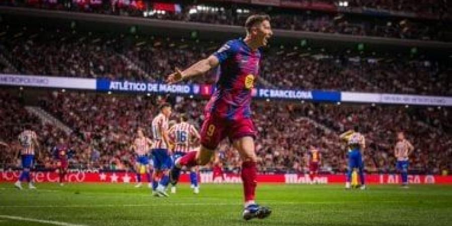 برشلونة يخطف فوزا مثيرا من أتلتيكو مدريد ويعزز صدارة الدوري الإسباني.. فيديو