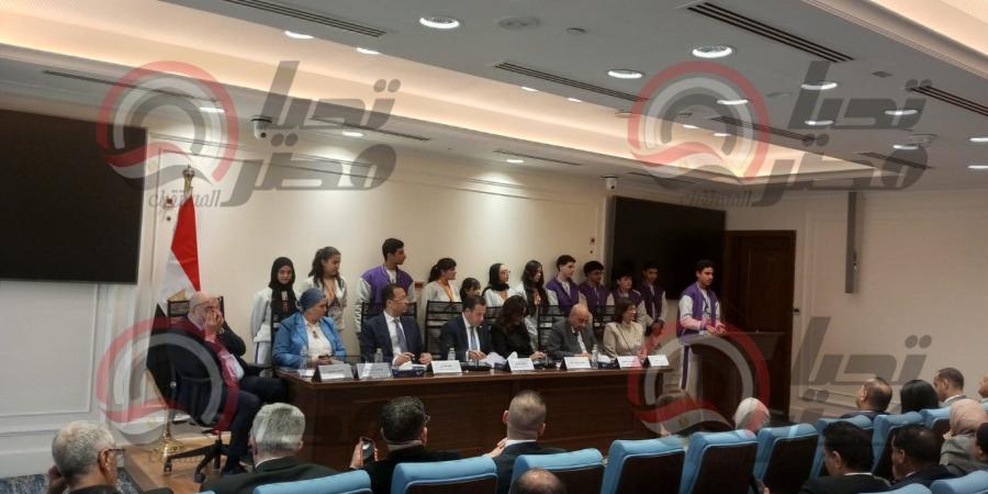 طلاب من مدرسة ICB يقدمون مشروع قانون لمجلس النواب لتنظيم استخدام الأطفال لمواقع وتطبيقات وسائل التواصل الاجتماعي