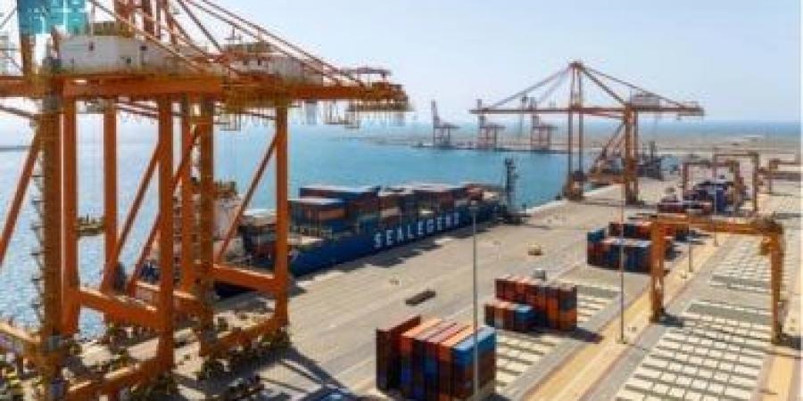 ميناء جازان للصناعات الأساسية والتحويلية يعزز قدرات السعودية اللوجستية
