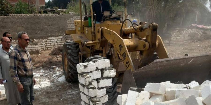 إزالة 15 حالة تعدٍ في المهد وتكثيف حملات النظافة بمدينة القرنة بالأقصر