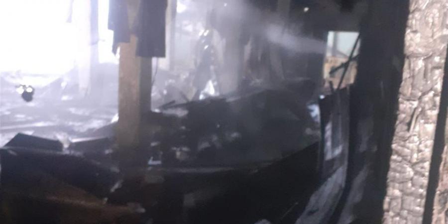 لا خسائر بشرية.. حريق هائل يلتهم مصنع للمسلي في المنيا