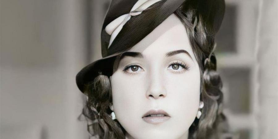 «غلام متشرد يرتدي الشال الثمين».. قصة مشهد غريب لـ فاطمة رشدي على المسرح