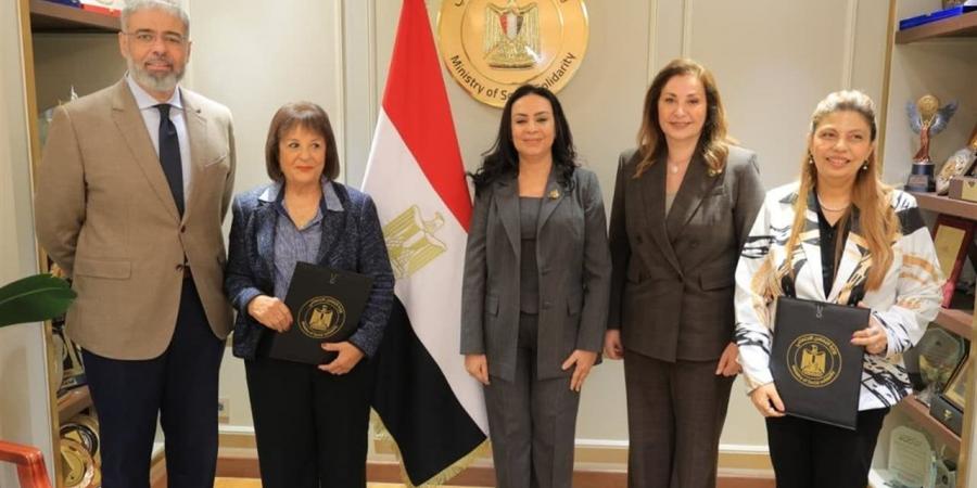وزيرة التضامن تشهد توقيع عقود تمويل لمشروعات متناهية الصغر